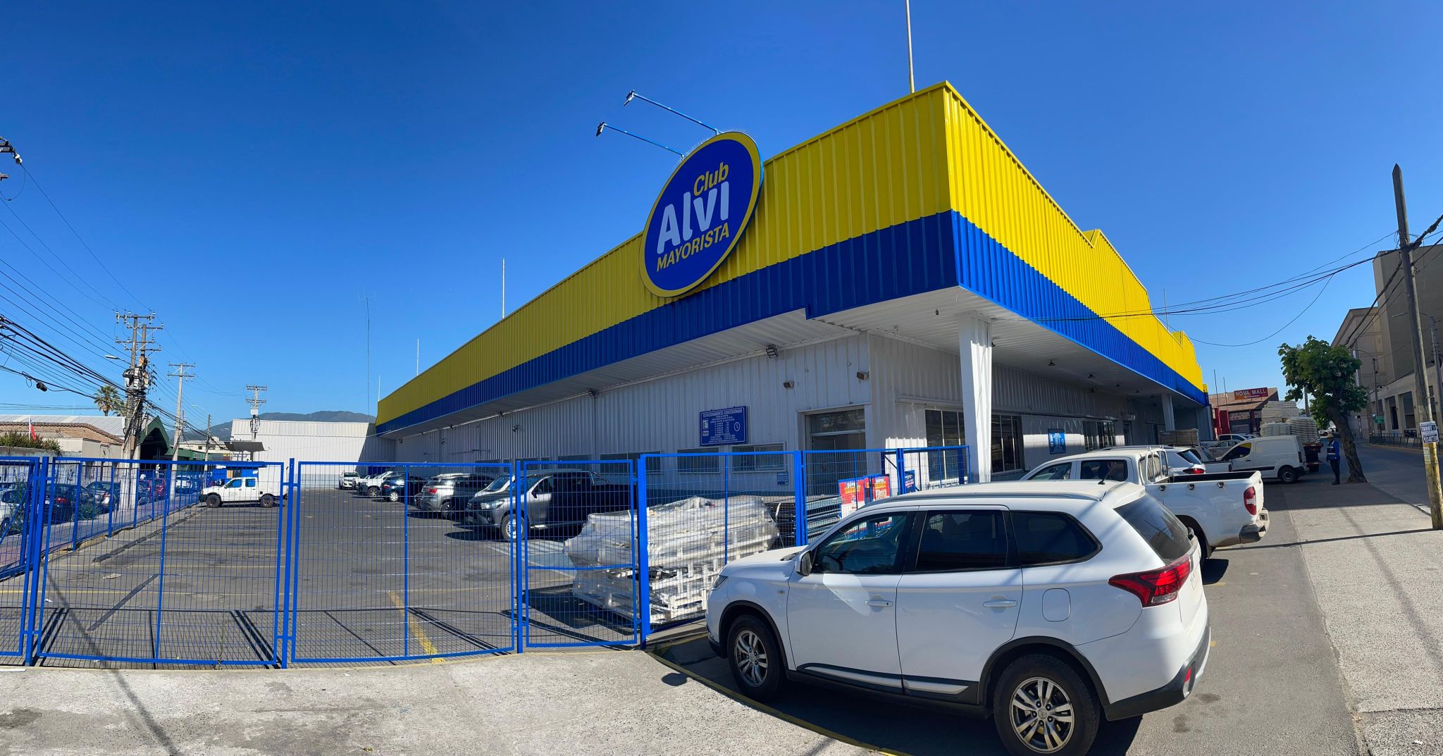 Obra de migración de tiendas MAS Constructora en ejecución